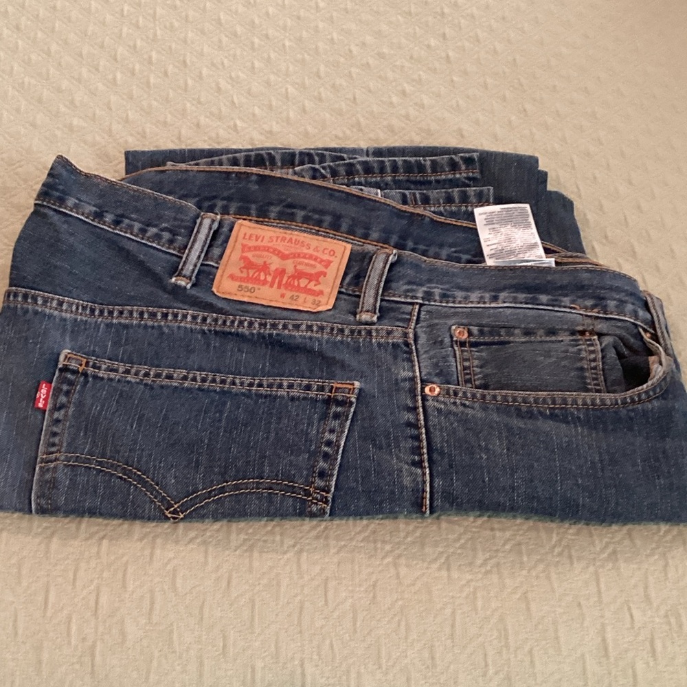 Levi's Men's Classic Indigo Relaxed Jeans. F